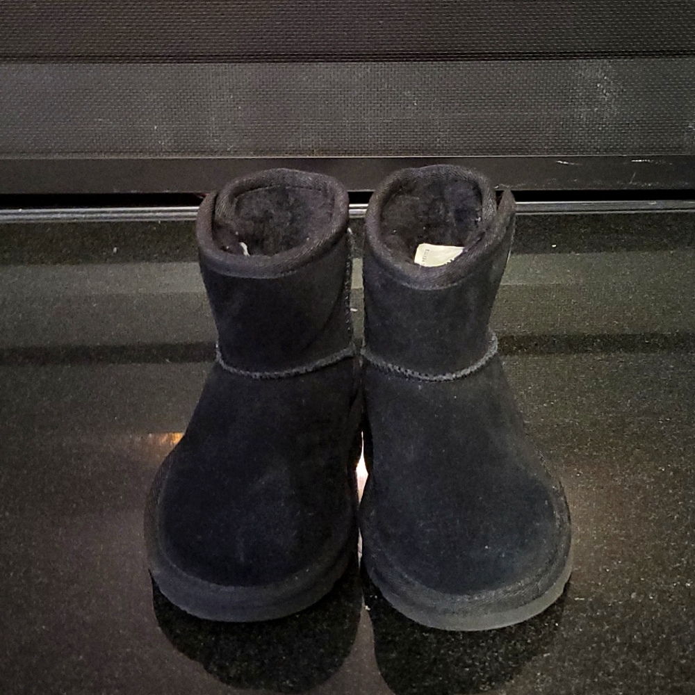 Black Girl Toddler Ugg Boots-Size 9